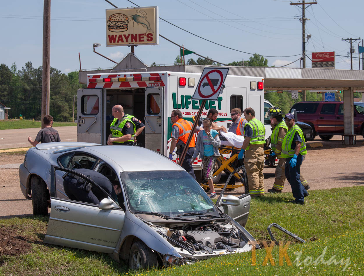 Single Vehicle Accident on W. 7th at Wayne's Texarkana Today