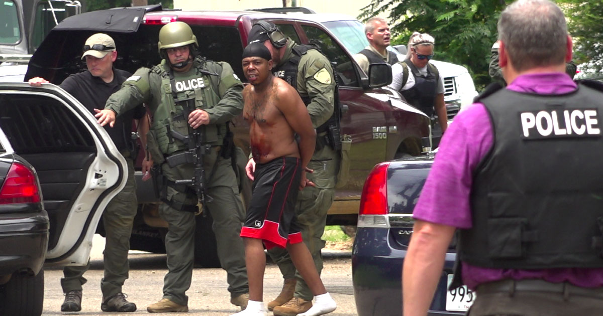 Texas Side Shooting Suspect In Custody After Standoff With Tapd Swat Texarkana Today 