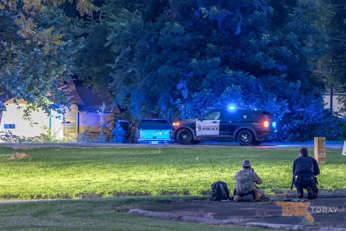 Texarkana, Texas Police vehicles and officers at the Pine Street standoff scene.