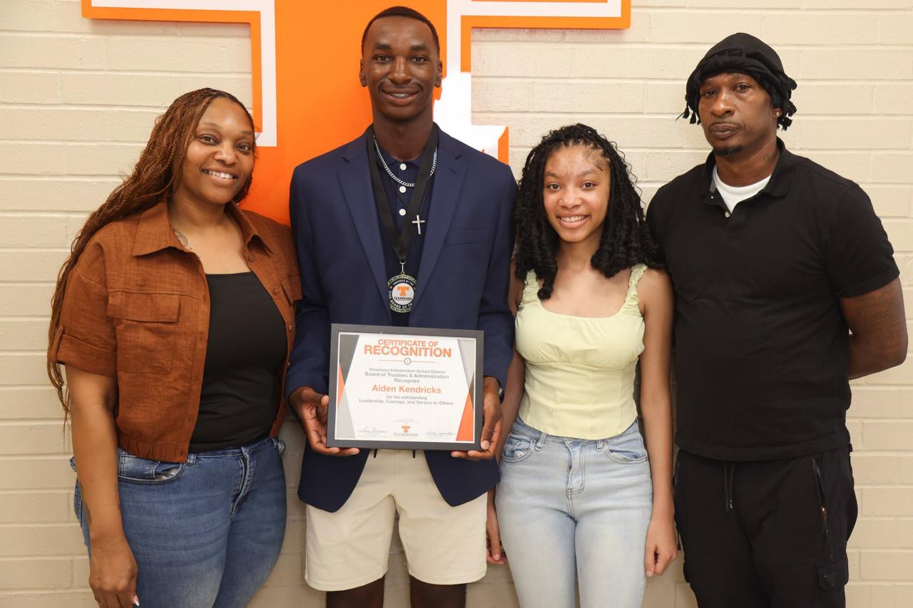 Texas High Sophomore Aiden Kendricks Honored With Tiger Courage Award After Waterpark Rescue