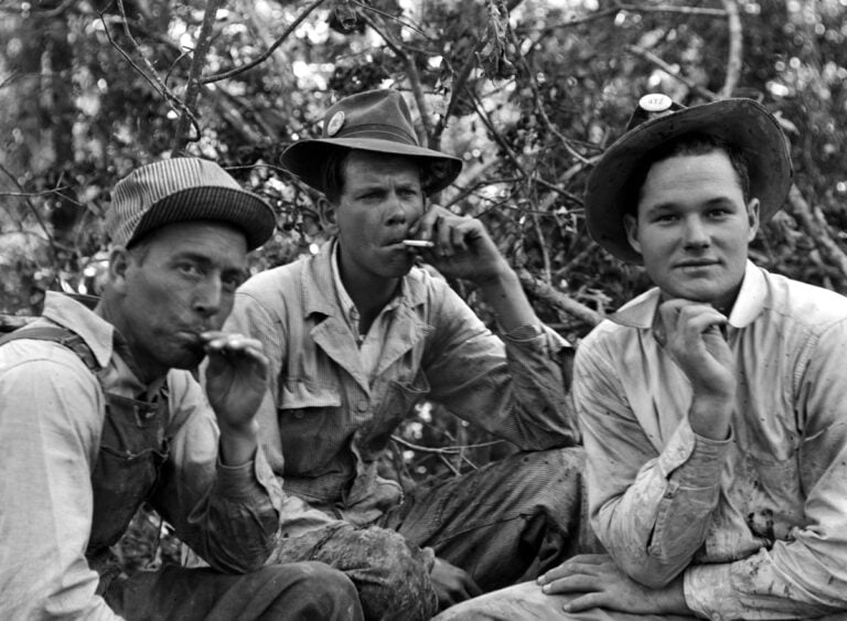 Pipeliners on a lunch break between the state line and Gurdon. Photo: John Vachon, Office of War Information, Library of Congress. Big Inch pipeliners on a lunch break, 1942