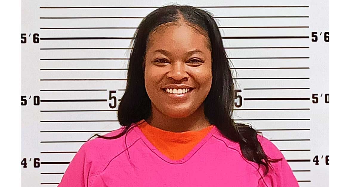 Suspended attorney accused of hiding knife in Texarkana stabbing loses her lawyer weeks before trial