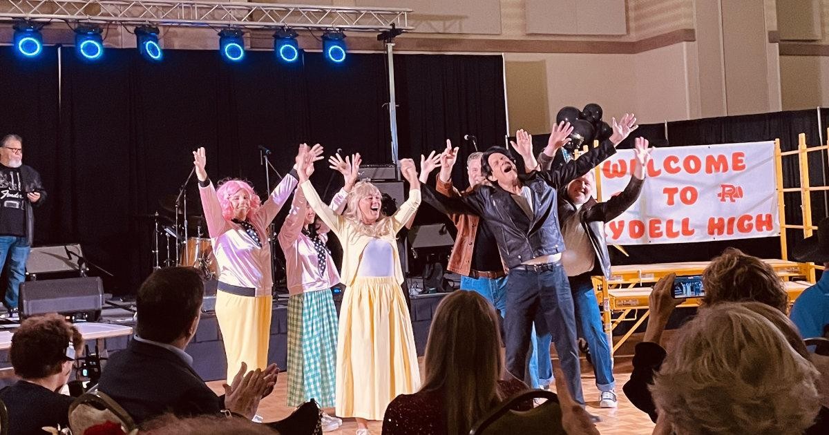 Hospice of Texarkana’s 17th Annual Jeans & Bling Rock ‘N Roll Lights Up the Texarkana Convention Center