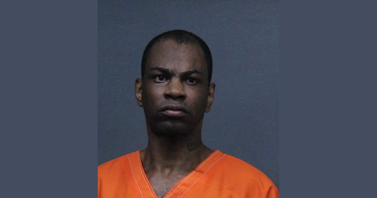 Man accused of hitting another man with metal pipe outside Texarkana, Texas, convenience store