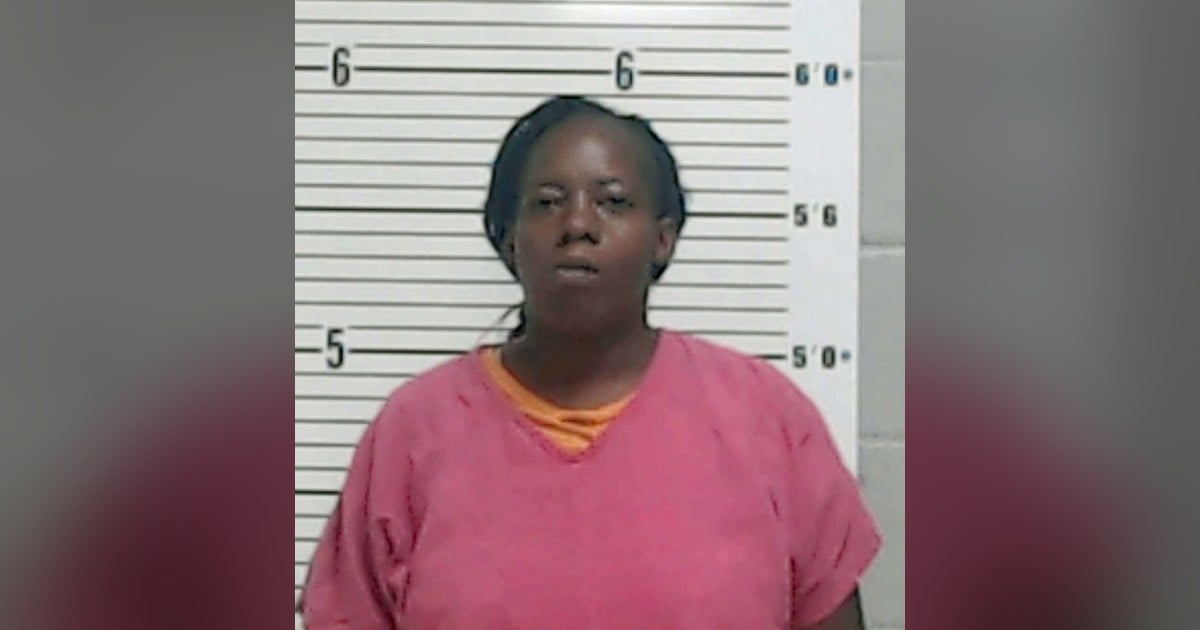 Texarkana woman held on $750,000 bond on murder charge in stabbing death at Ozan Gardens apartments