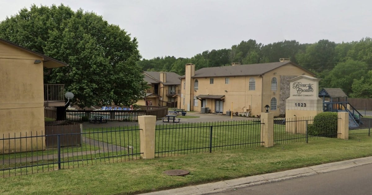 Entrance sign and buildings at River Crossing Apartments, 1023 College Drive